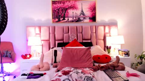 anaa_bellaa online show from 10/11/25, 12:15