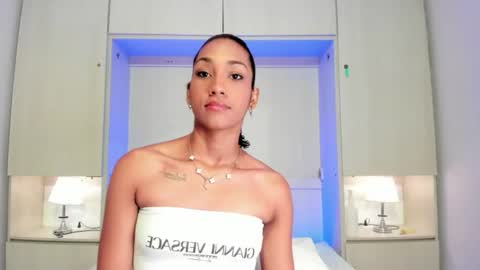 anaacollins_ online show from 06/26/26, 11:58