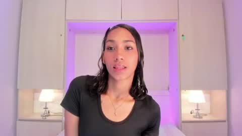 anaacollins_ online show from 07/10/26, 12:08