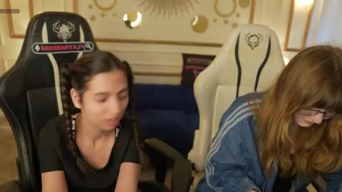 Sweet girls online show from 06/06/26, 10:42