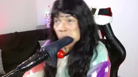 anabel alice gandara  online show from 12/23/24, 10:21
