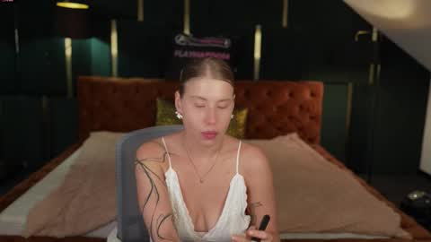 Snapshot of anabel_team054 chatting on 09/19/25, 06:59 PLAYHARD054 online show from 09/19/25, 06:59