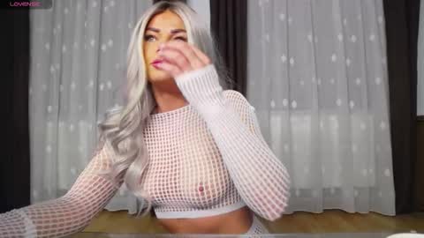 Ana online show from 10/27/25, 06:28