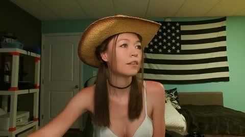 Snapshot of anabelleleigh chatting on 04/16/26, 02:01 Anabelleleigh online show from 04/16/26, 02:01