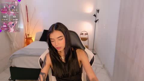 ANABEL WOLF  online show from 11/25/25, 02:39