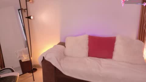 ANABEL WOLF  online show from 07/30/26, 07:46