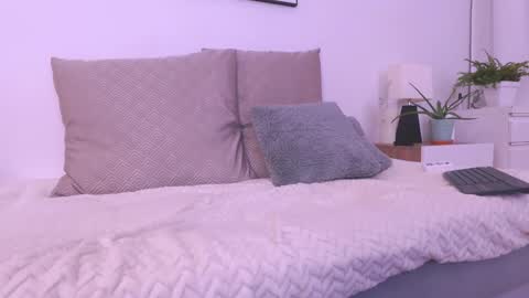 Snapshot of anah_ chatting on 10/18/25, 12:35 IG Soyanah online show from 10/18/25, 12:35