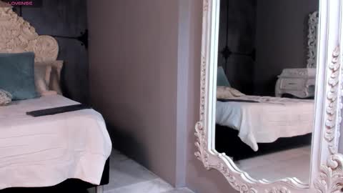 Snapshot of anahenao chatting on 11/15/25, 08:38 Ana Henao or Annie... Follow me ahenaocb Insta X online show from 11/15/25, 08:38