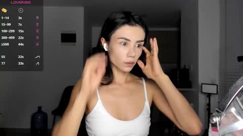 Snapshot of anahenao chatting on 11/29/25, 11:19 Ana Henao or Annie... Follow me ahenaocb Insta X online show from 11/29/25, 11:19