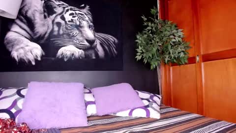 Snapshot of anahi__18 chatting on 09/20/25, 01:50 Anahi online show from 09/20/25, 01:50