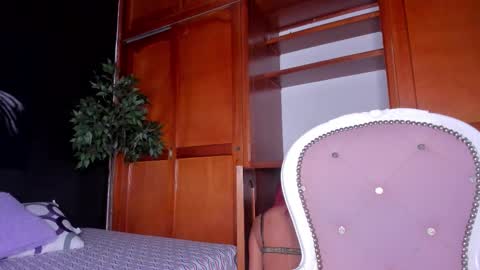 Snapshot of anahi__18 chatting on 10/13/25, 11:38 Anahi online show from 10/13/25, 11:38