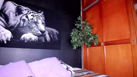 Snapshot of anahi__18 chatting on 10/18/25, 03:31 Anahi online show from 10/18/25, 03:31