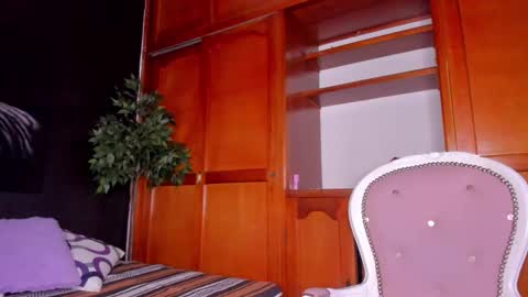 Snapshot of anahi__18 chatting on 10/21/25, 03:18 Anahi online show from 10/21/25, 03:18