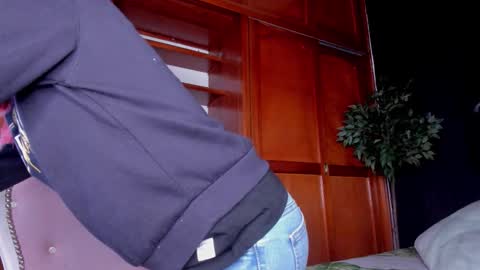 Anahi online show from 12/16/25, 03:22