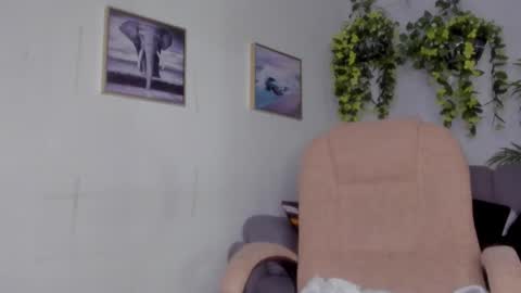 Snapshot of anahi__18 chatting on 02/14/26, 11:51 Anahi online show from 02/14/26, 11:51