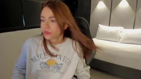 A N A H I online show from 09/23/25, 12:52