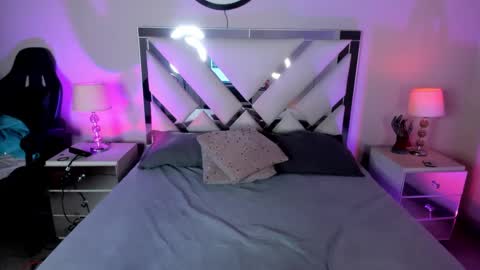 Anah Jones online show from 09/28/25, 12:05