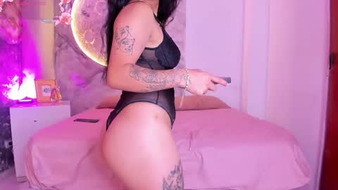 Snapshot of anaiaclarck chatting on 01/18/26, 12:42 Im Sara online show from 01/18/26, 12:42