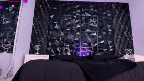 Snapshot of anaiaclarck chatting on 03/10/26, 01:05 Im Sara online show from 03/10/26, 01:05