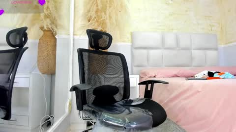 Snapshot of anaiaclarck chatting on 04/09/26, 03:39 Im Sara online show from 04/09/26, 03:39