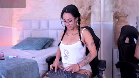 Snapshot of anaiaclarck chatting on 05/01/26, 04:06 Im Sara online show from 05/01/26, 04:06