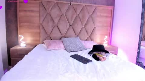 Snapshot of anaiaclarck chatting on 05/19/26, 03:24 Im Sara online show from 05/19/26, 03:24