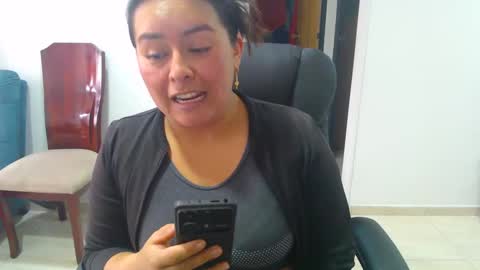 Snapshot of anaids_dam chatting on 09/17/25, 01:24 anaids online show from 09/17/25, 01:24