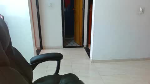 Snapshot of anaids_dam chatting on 12/01/25, 06:24 anaids online show from 12/01/25, 06:24