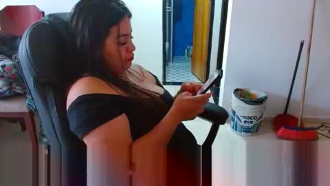 Snapshot of anaids_dam chatting on 12/18/25, 03:40 anaids online show from 12/18/25, 03:40