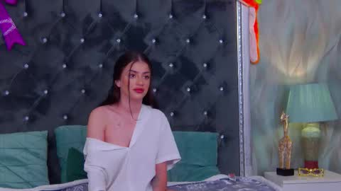 Snapshot of anais_carter chatting on 10/21/25, 02:23 Anais Carter online show from 10/21/25, 02:23