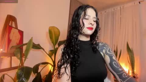 Mariana  online show from 11/22/25, 03:11