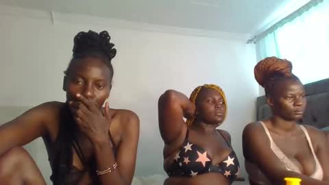 Snapshot of analeia_ chatting on 01/14/25, 07:17 Analeia online show from 01/14/25, 07:17