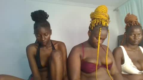 Snapshot of analeia_ chatting on 01/20/25, 12:46 Analeia online show from 01/20/25, 12:46