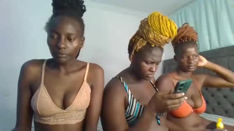 Snapshot of analeia_ chatting on 01/22/25, 01:53 Analeia online show from 01/22/25, 01:53