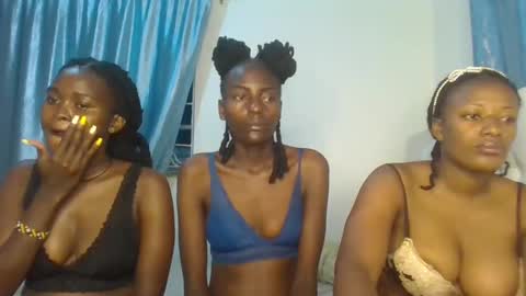 Snapshot of analeia_ chatting on 02/10/25, 02:30 Analeia online show from 02/10/25, 02:30