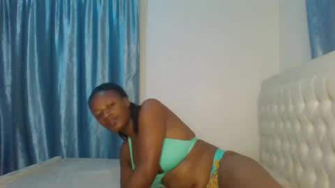 Snapshot of analeia_ chatting on 02/13/25, 02:12 Analeia online show from 02/13/25, 02:12