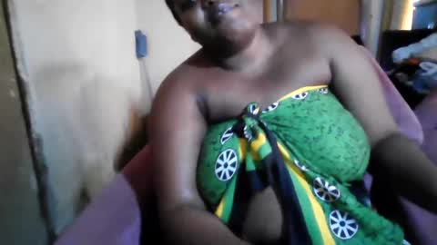 Snapshot of analslut1987 chatting on 02/20/25, 07:12 analslut1987 online show from 02/20/25, 07:12