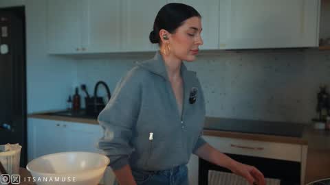 Ana online show from 10/18/25, 03:13