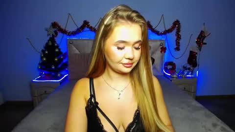 anastacyyellig online show from 12/18/24, 02:10