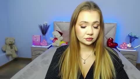 anastacyyellig online show from 01/12/25, 08:36