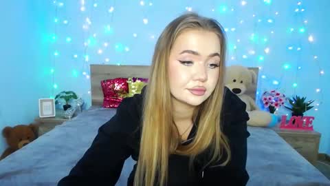 anastacyyellig online show from 01/15/25, 03:00