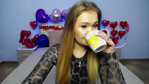 anastacyyellig online show from 02/04/25, 12:29