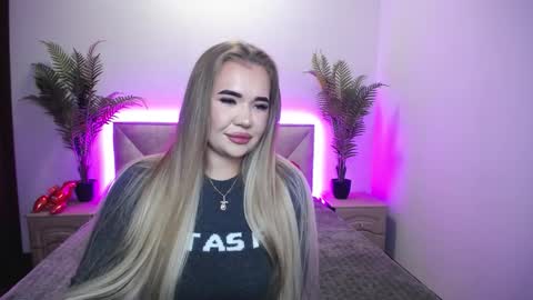 anastacyyellig online show from 10/09/25, 01:25