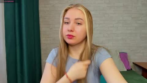 Snapshot of anastasia_gold1 chatting on 05/18/26, 04:07 anna online show from 05/18/26, 04:07