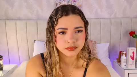 Mia online show from 02/06/26, 12:30