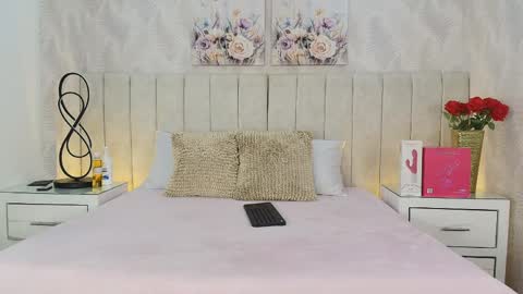 Mia online show from 05/09/26, 12:10