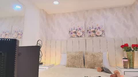 Mia online show from 05/14/26, 12:01