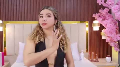 Mia online show from 07/21/26, 12:29