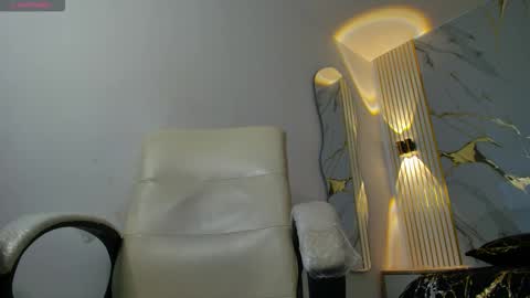 Snapshot of anastasia_stiile chatting on 10/18/25, 08:37 Anastasia online show from 10/18/25, 08:37