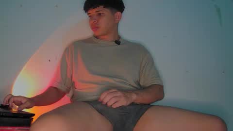 Snapshot of ancoder2912 chatting on 03/27/26, 04:18 Andres online show from 03/27/26, 04:18